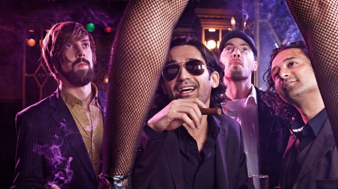 Freunde beim Polterabend