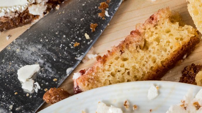 Torte mit Brautpaar gegessen